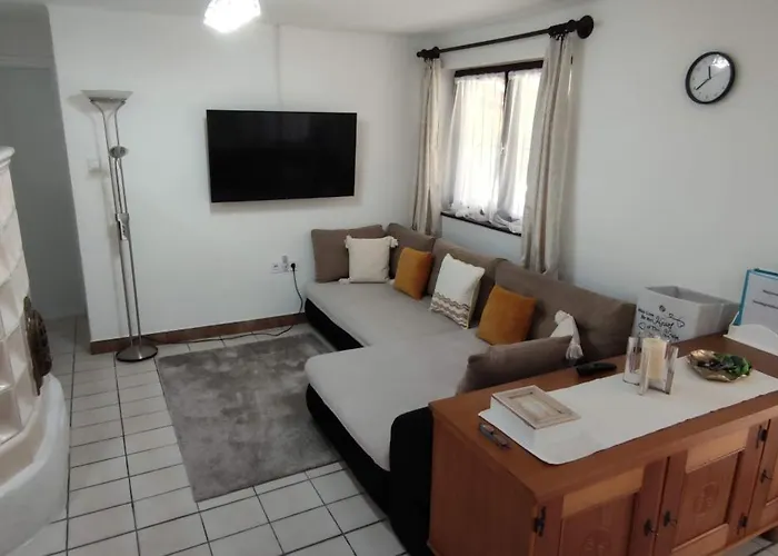 Trinity Vendeghaz * Abádszalók